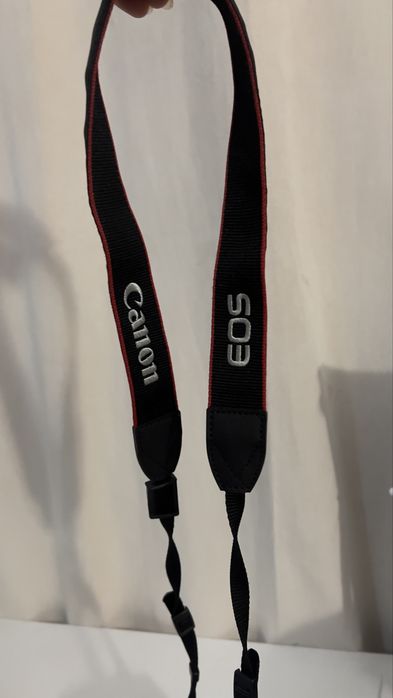 Camera canon eos 2000d