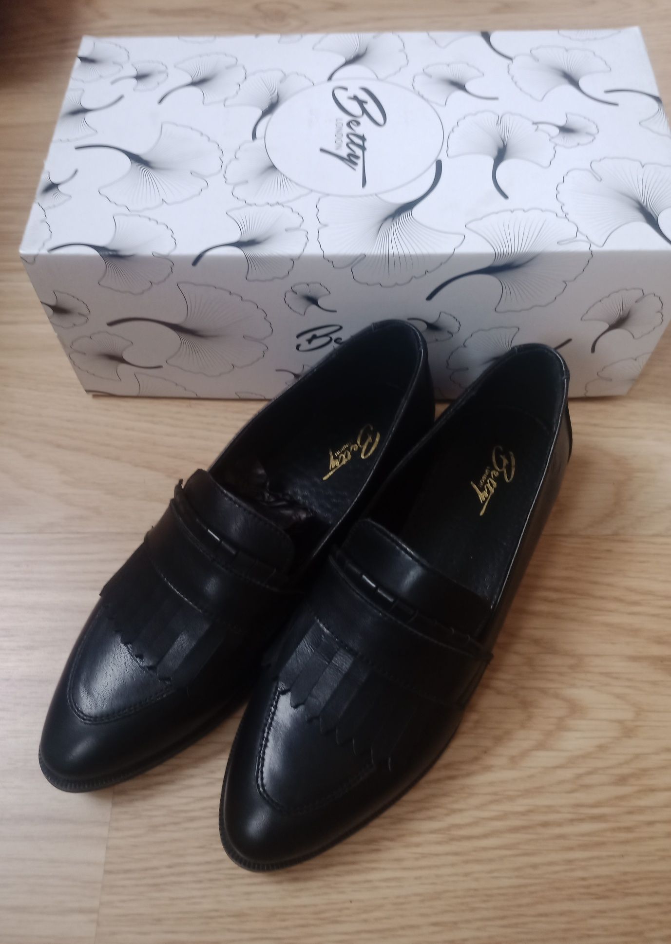 50€ Mocassim Couro genuíno Senhora Betty London NOVO