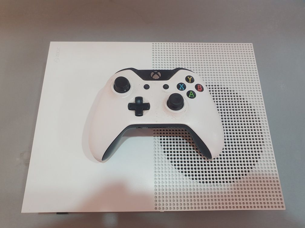 Приставка Хbox ONE S