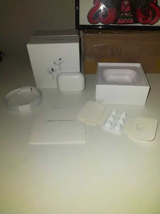 Białe słuchawki AirPods Pro2