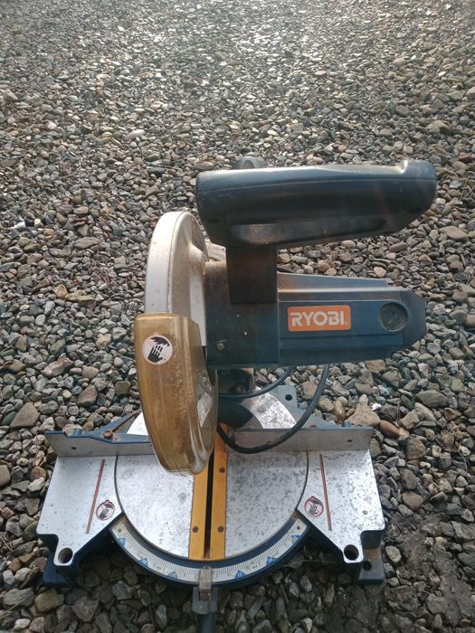 Piła ukośnica Ryobi
