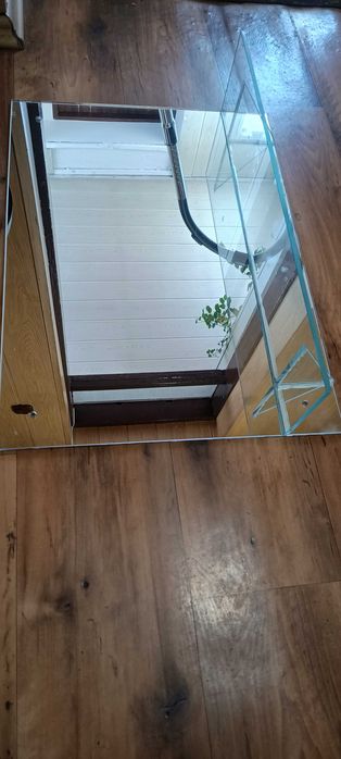 Lustro łazienkowe z półką