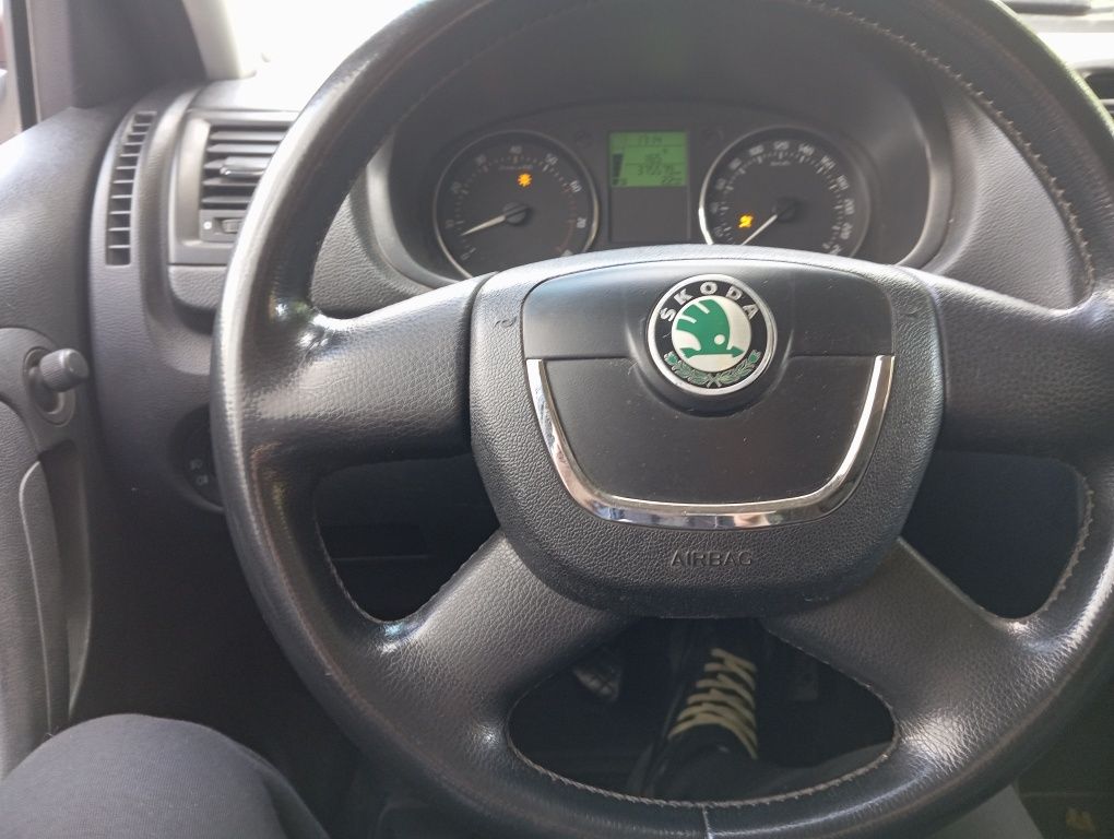 Skoda fabia 1,4 газ,бенз