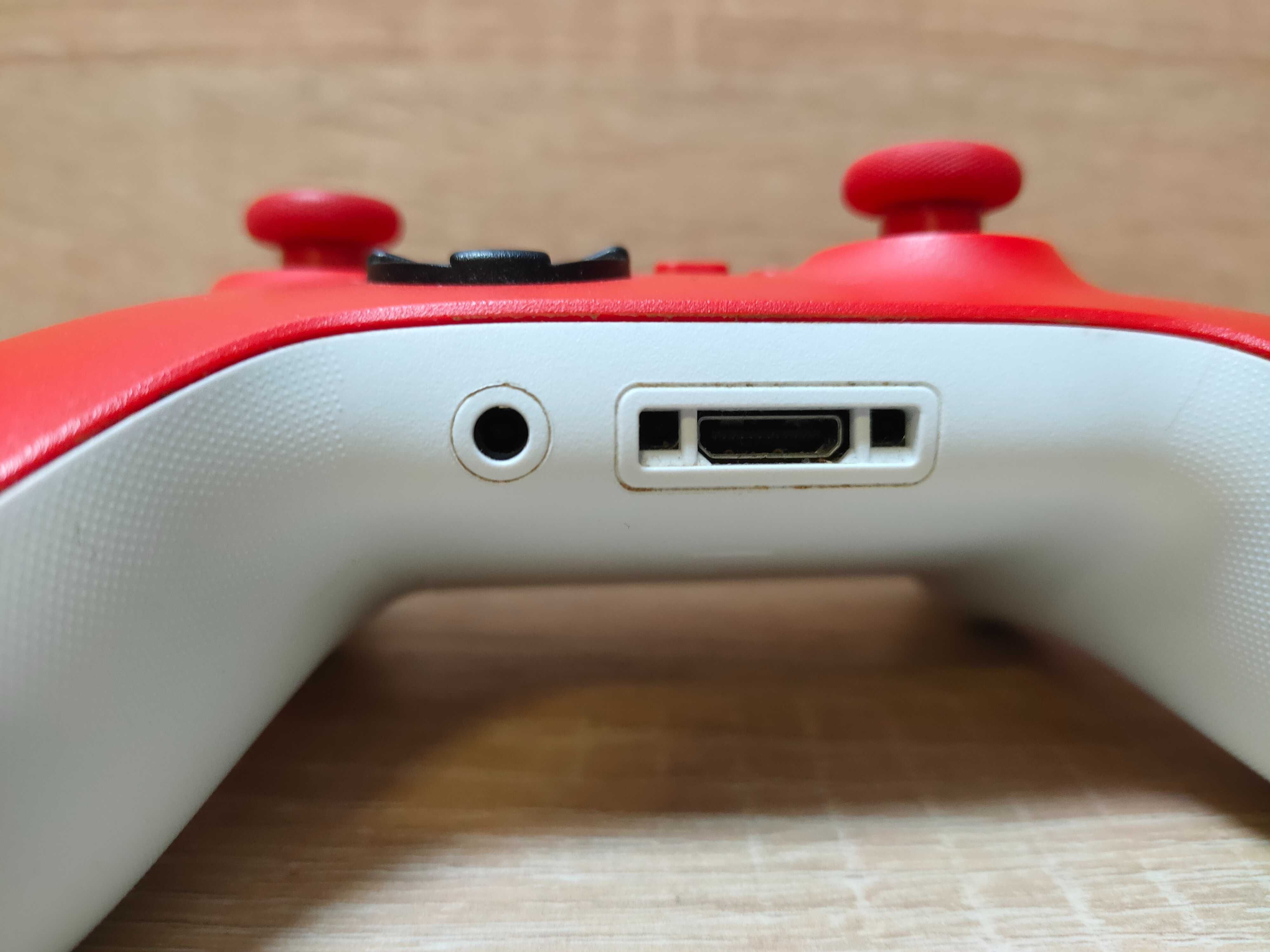Kontroler Xbox Series Czerwono- Biały