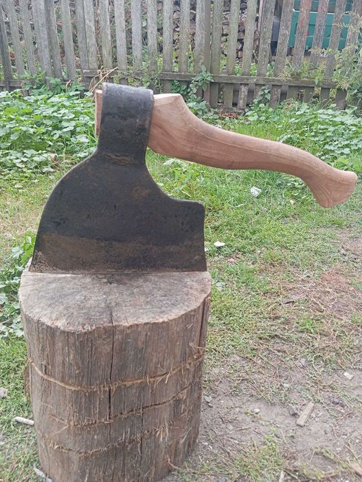 Кована м'ясна сокира