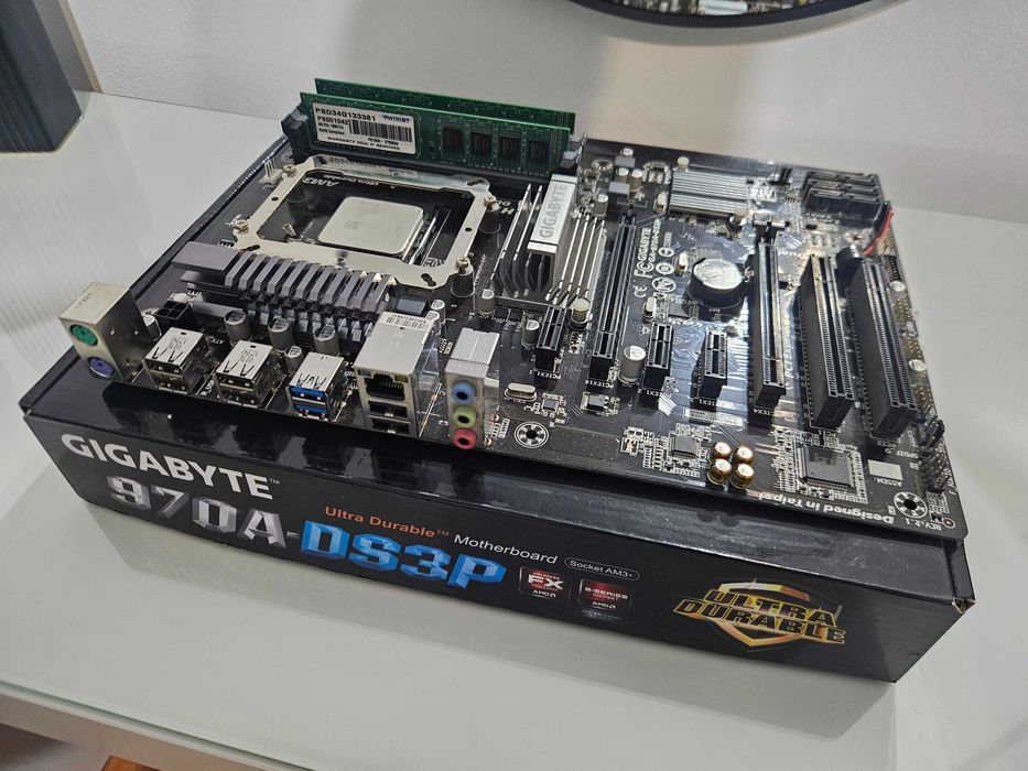 Płyta główna Gigabyte 970A-DS3P + AMD FX 8320 + 8GB RAM Patriot