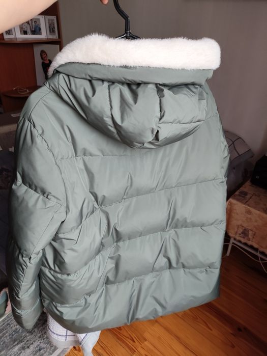 Зимова жіноча куртка