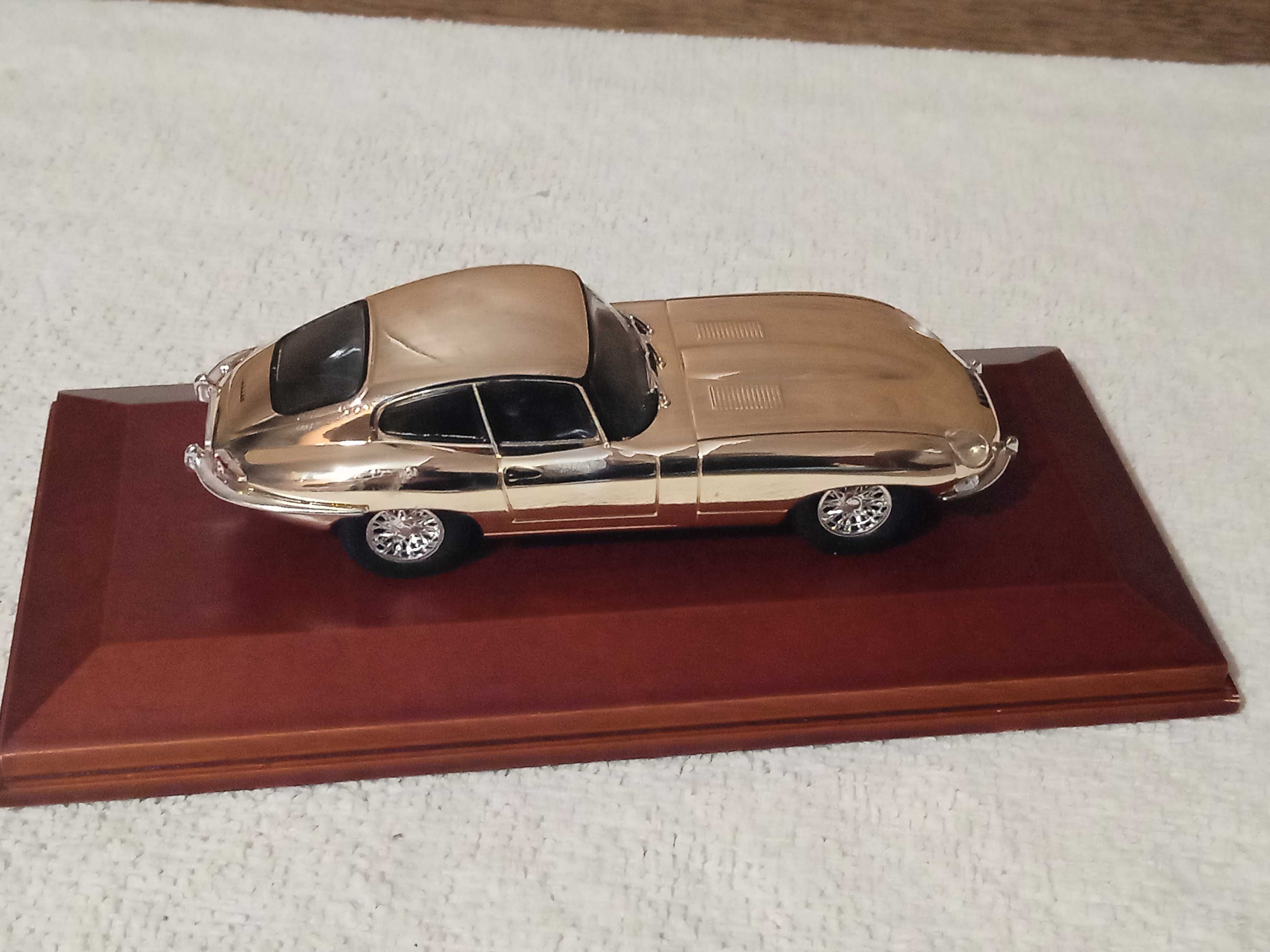 model Jaguar E type coupe