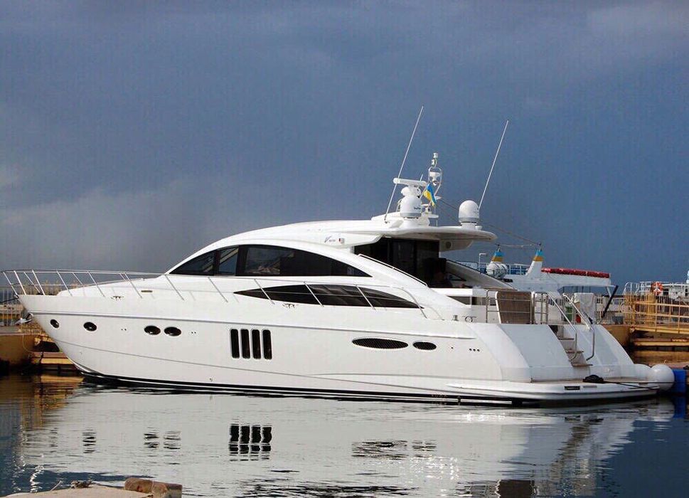 Яхта Princess V65