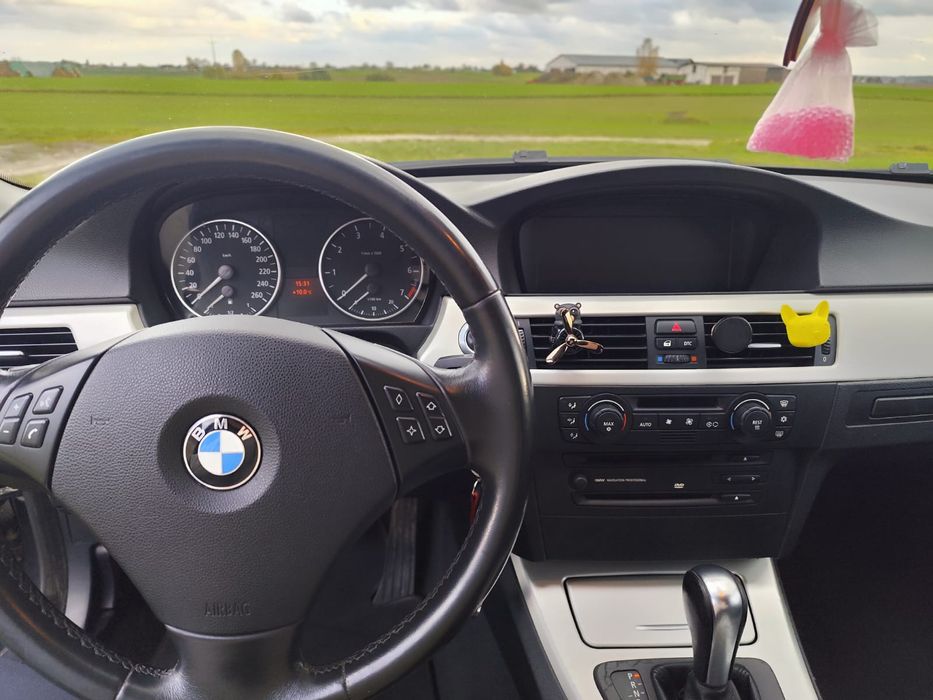 BMW E90 2.0 150km automat