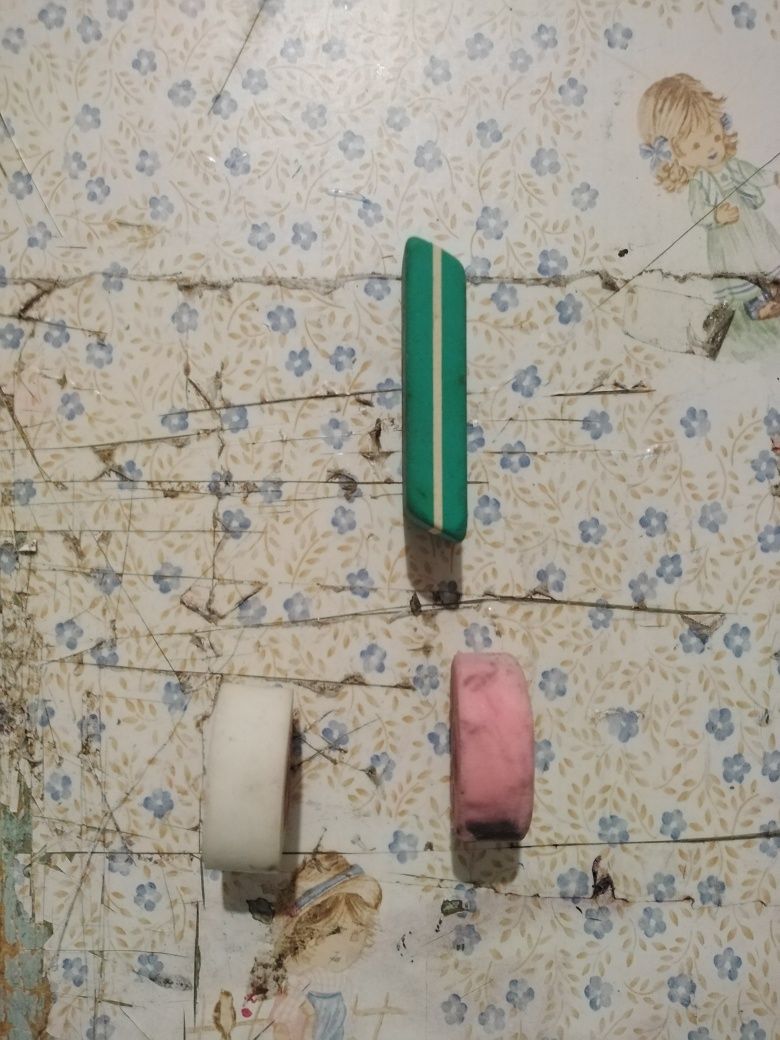 Vendo material escolar bom estado