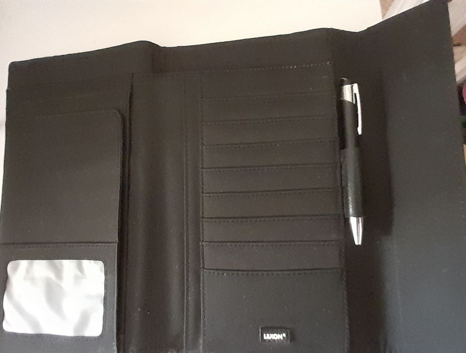 Carteira Amadeus com 23x15 cm - Bom estado