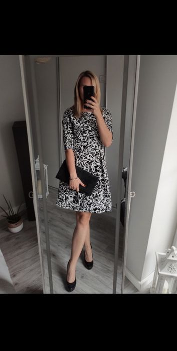 Sukienka biało-czarna ornamenty rozkloszowana XS S 34 36