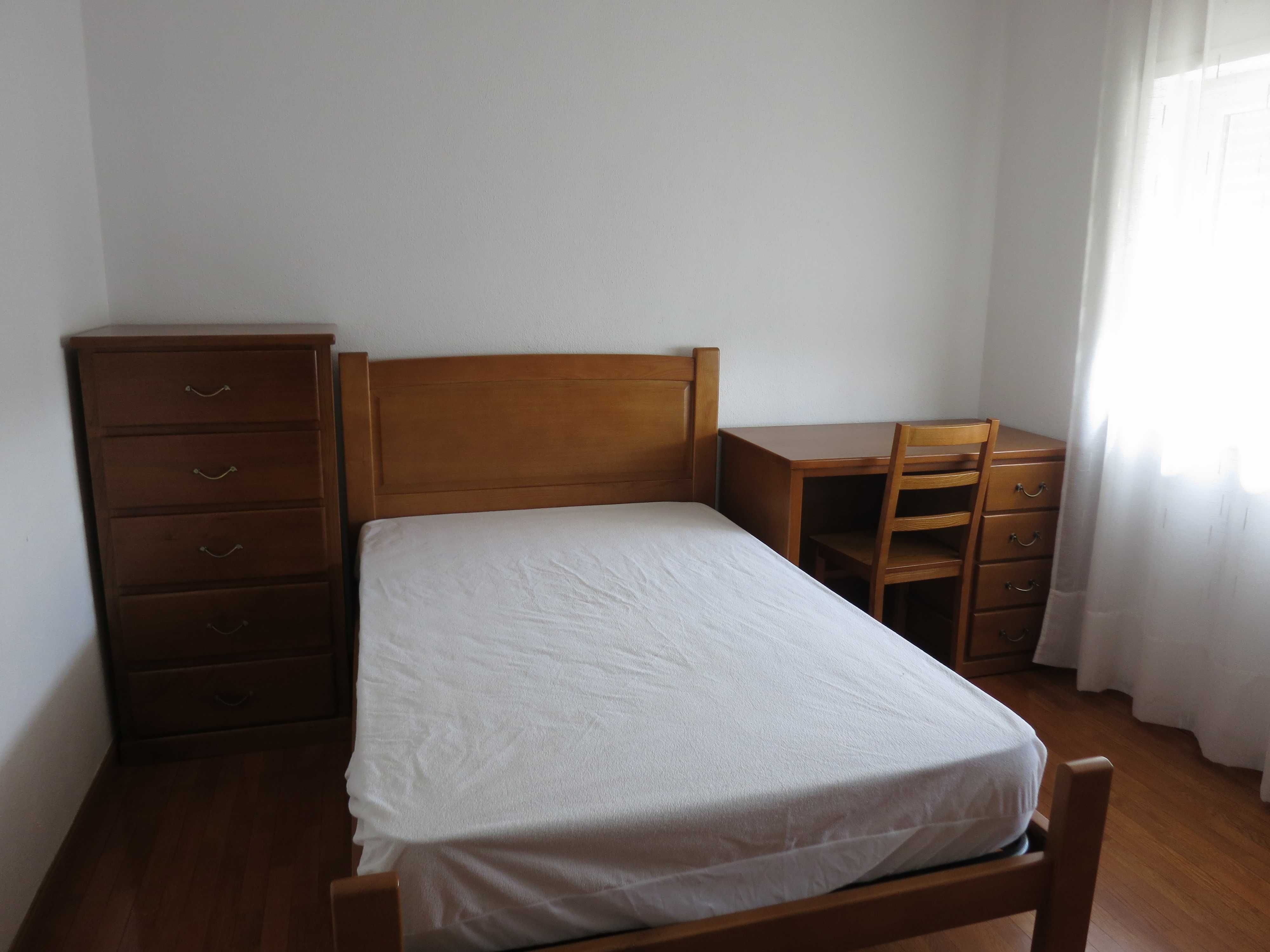 Arrendo quartos a estudantes Universitários
