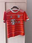 Czerwona koszulka adidas z logiem Bayern monachium 140cm