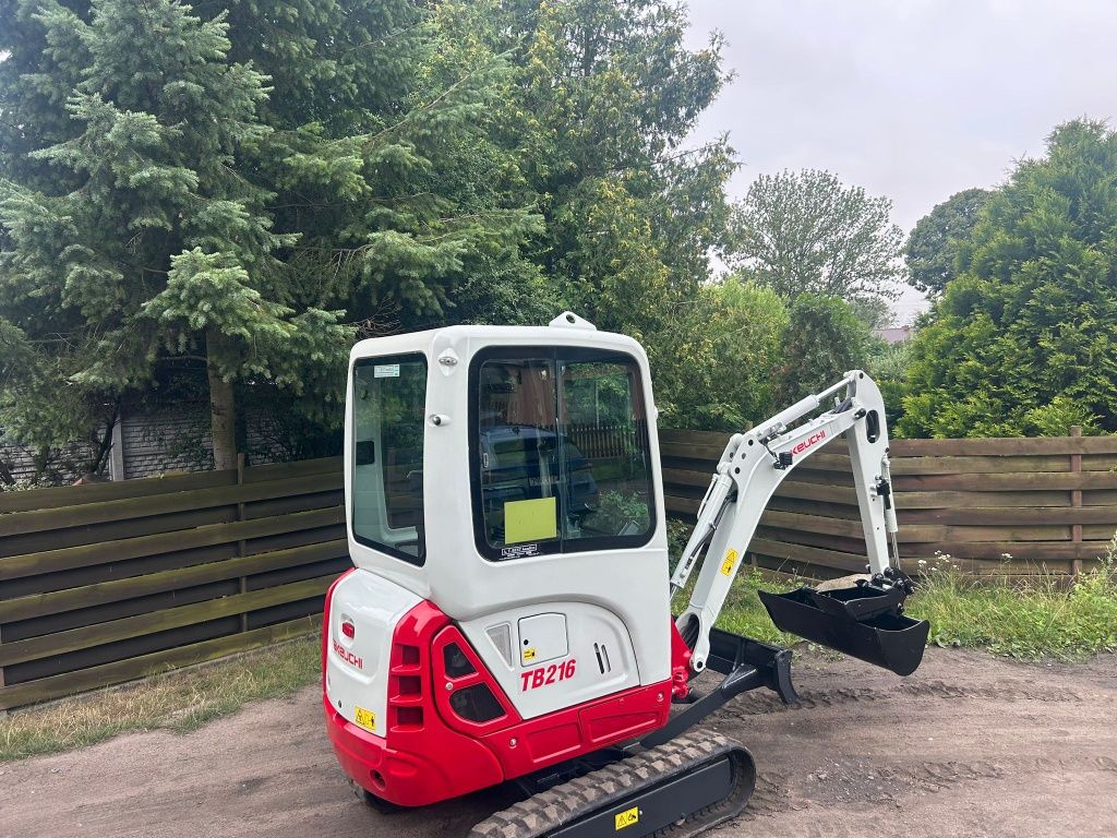 Minikoparka Takeuchi Tb 216 , bez luzòw , gotową do  pracy,