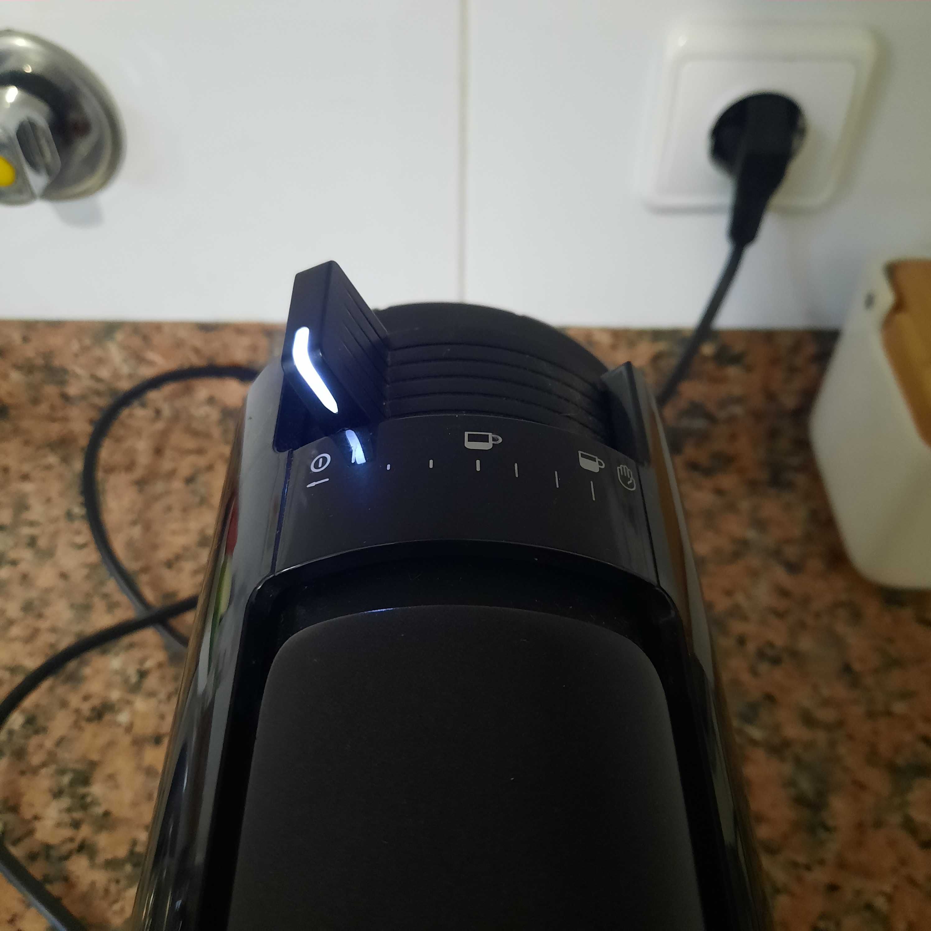Máquina de café sem marca visível