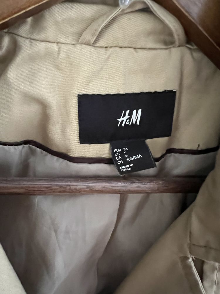 H&M beżowy płaszcz trencz.