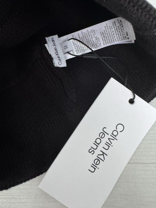 шапка шапочка calvin klein жіноча чоловіча шапка чорна з білим лого