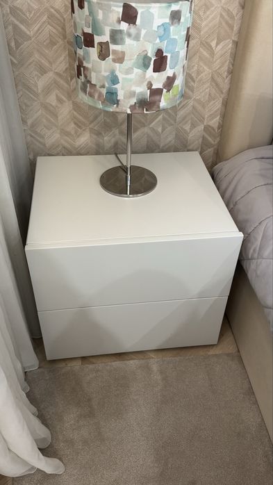 2 mesas de cabeceira lacadas a branco