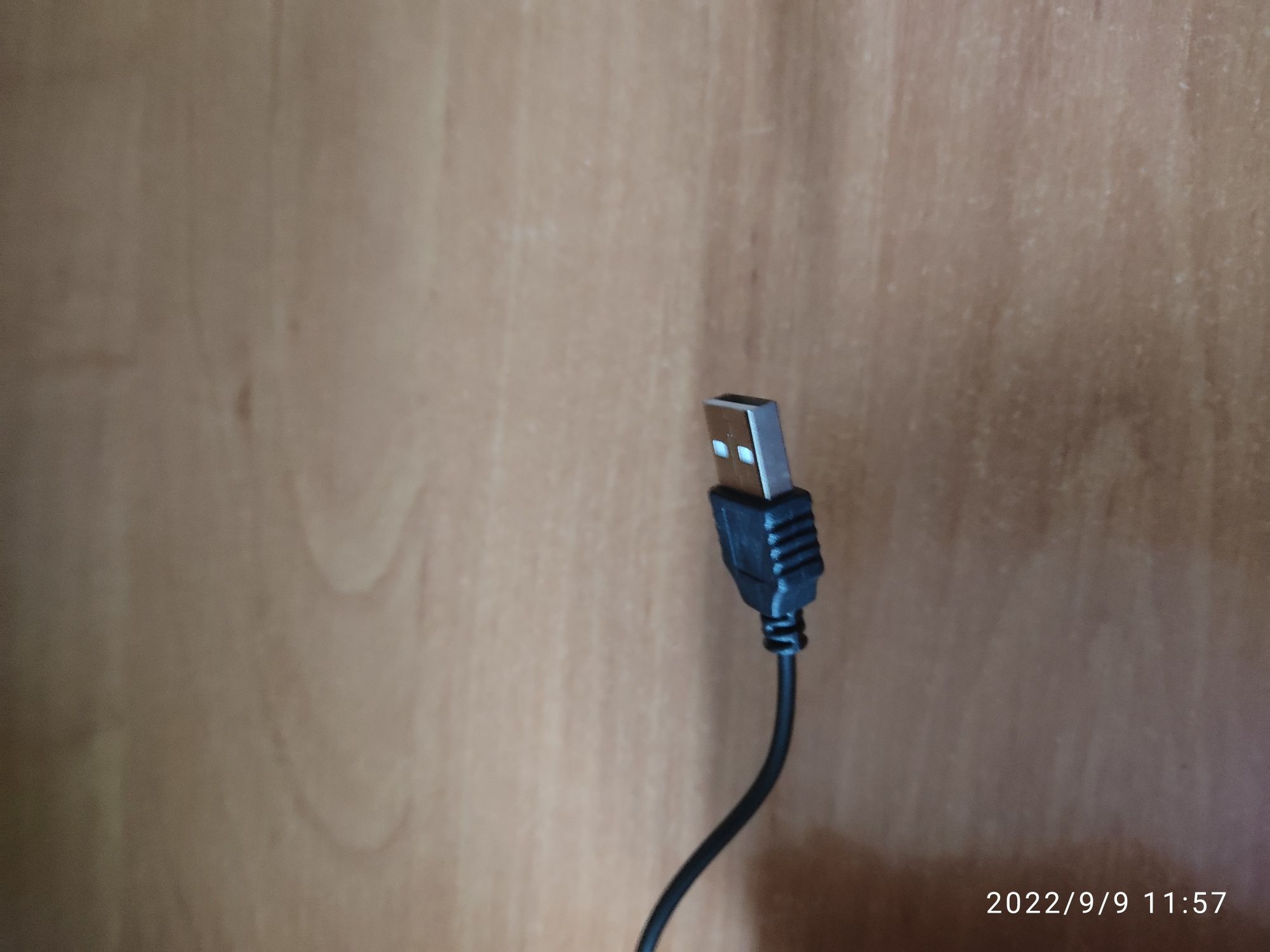 USB-зарядне до Bluetooth навушника