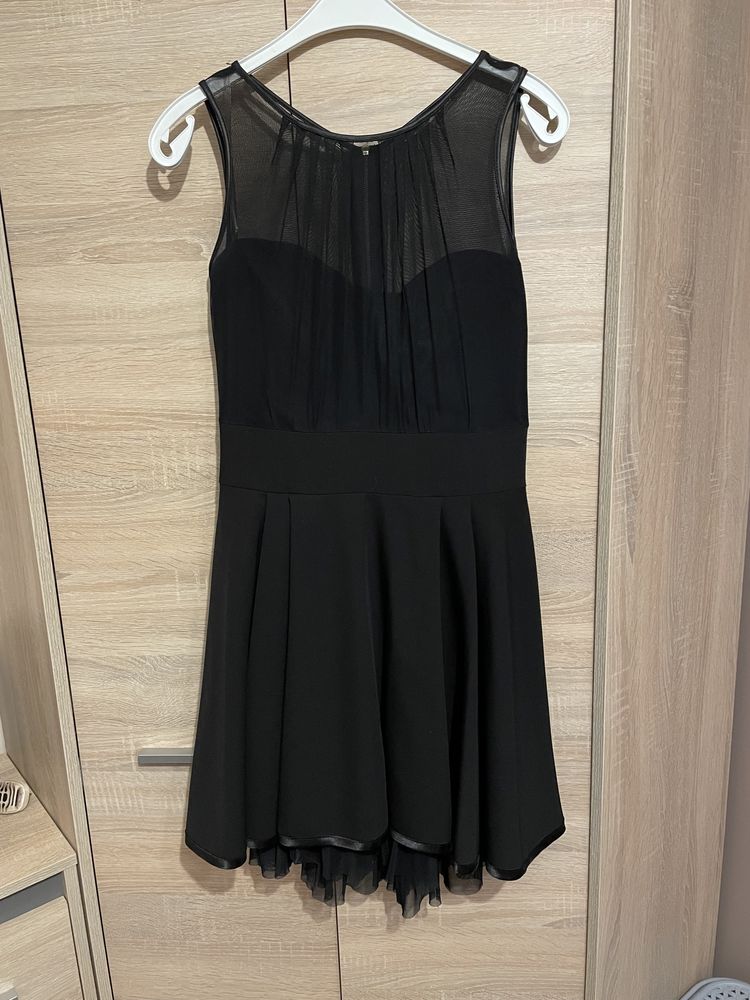 Czarna sukienka ala’gorsetowa