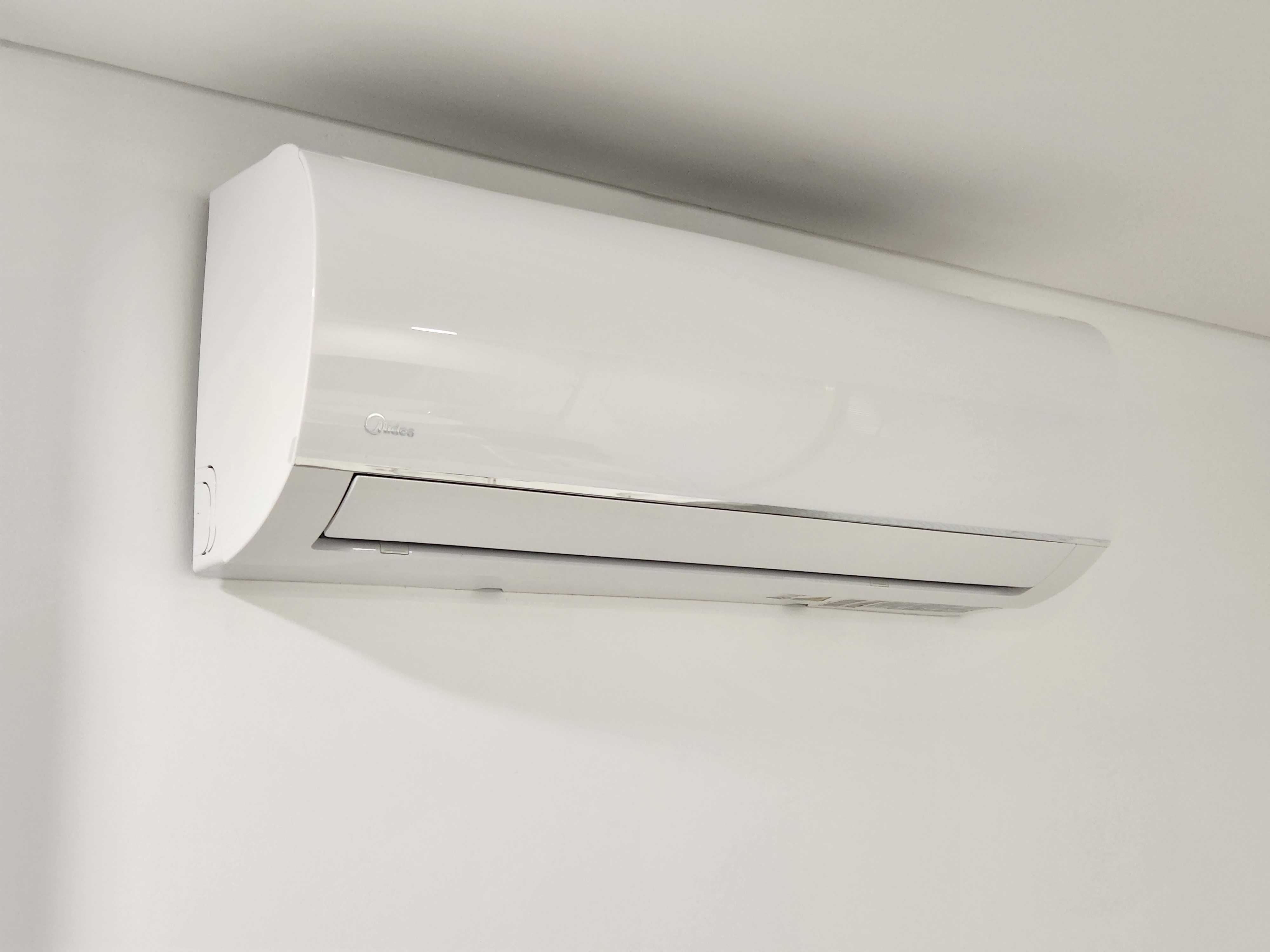Oportunidade! Um ar condicionado bi-split MIDEA em excelente estado.