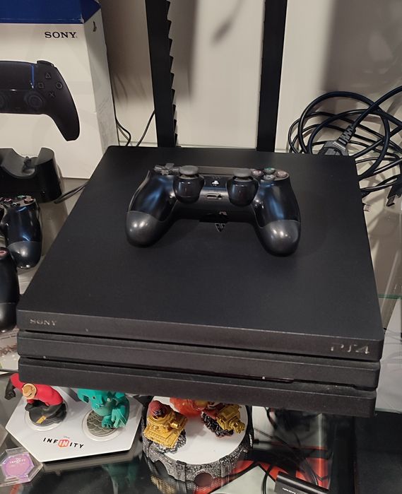 Konsola PlayStation PS4 PRO 1 TB pad gra FIFA sklep wysyłka