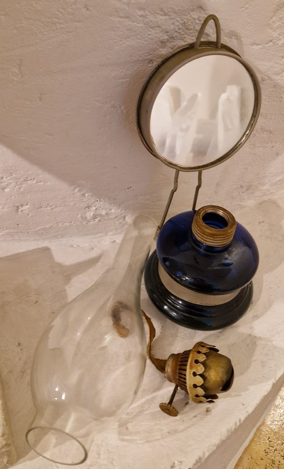 Stara LAMPKA NAFTOWA sprawna ścianę z cylinderem do lampy naftowej,PRL