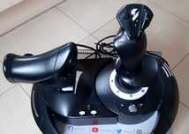 Thrustmaster T.Flight Hotas One idealny do symulatorów lotu.
