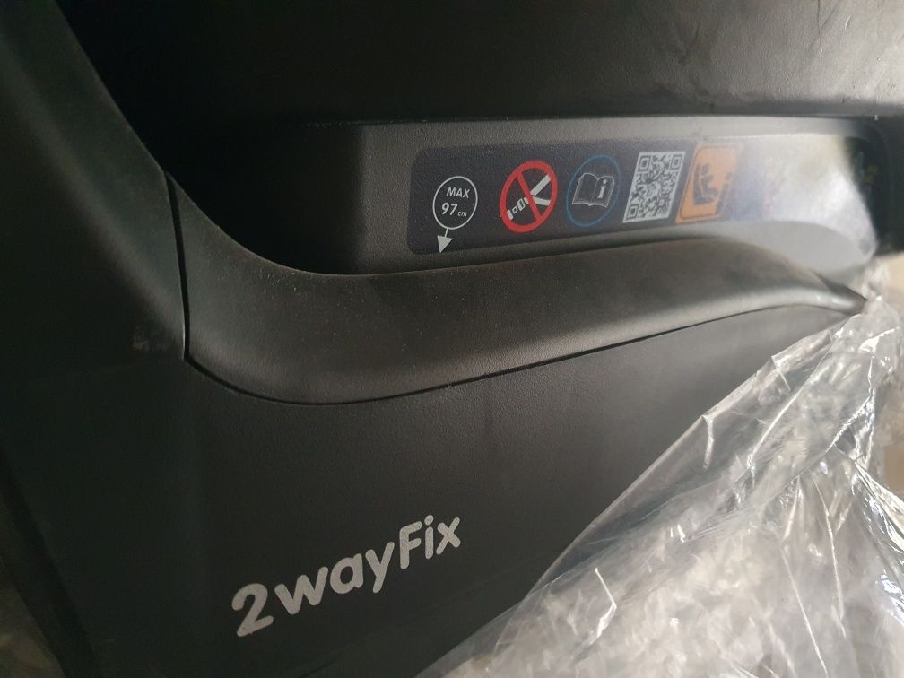 fotelik maxi cosi I size compliant + baza 2 way fix