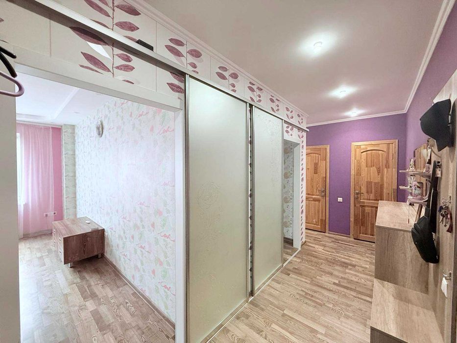 Продам 2 комнатную квартиру с кладовкой в Радужном