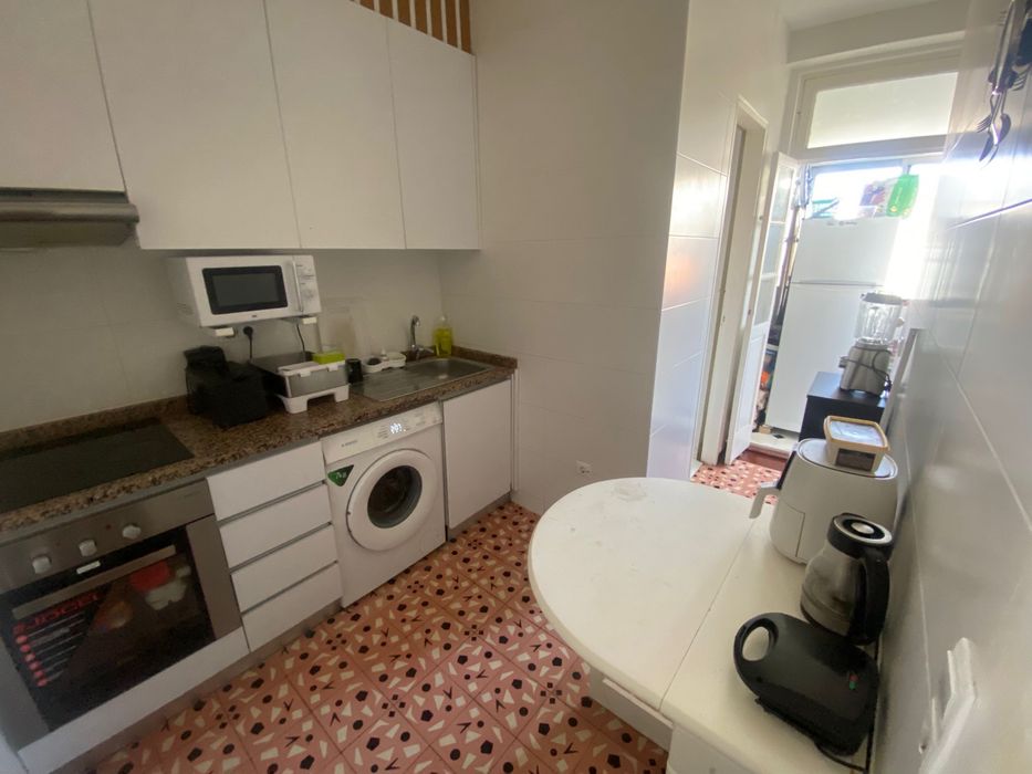 Quarto compartilhado P/  homens e Meninas Trabalhadoras ou Estudantes.