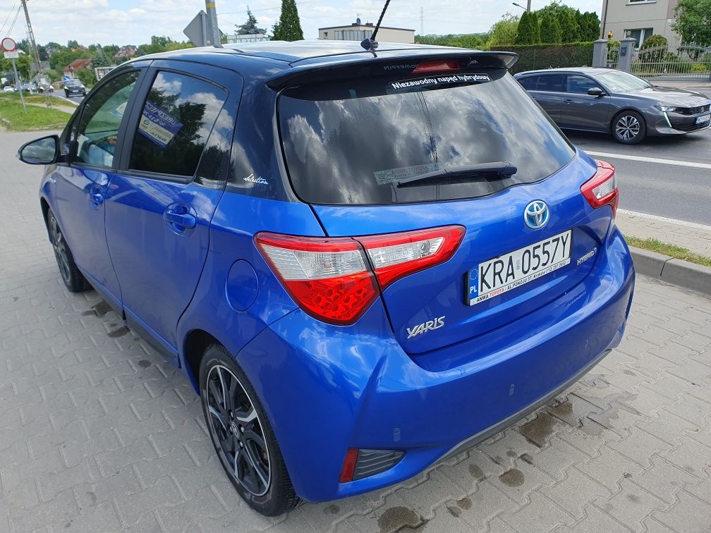 Toyota Yaris 1,5 Hybrid automat - WYNAJEM SAMOCHODU