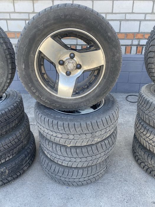 Продам титани з резиною і без
