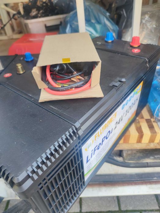2x Akumulatory LiFePo4 (24V100AH) + Inwerter