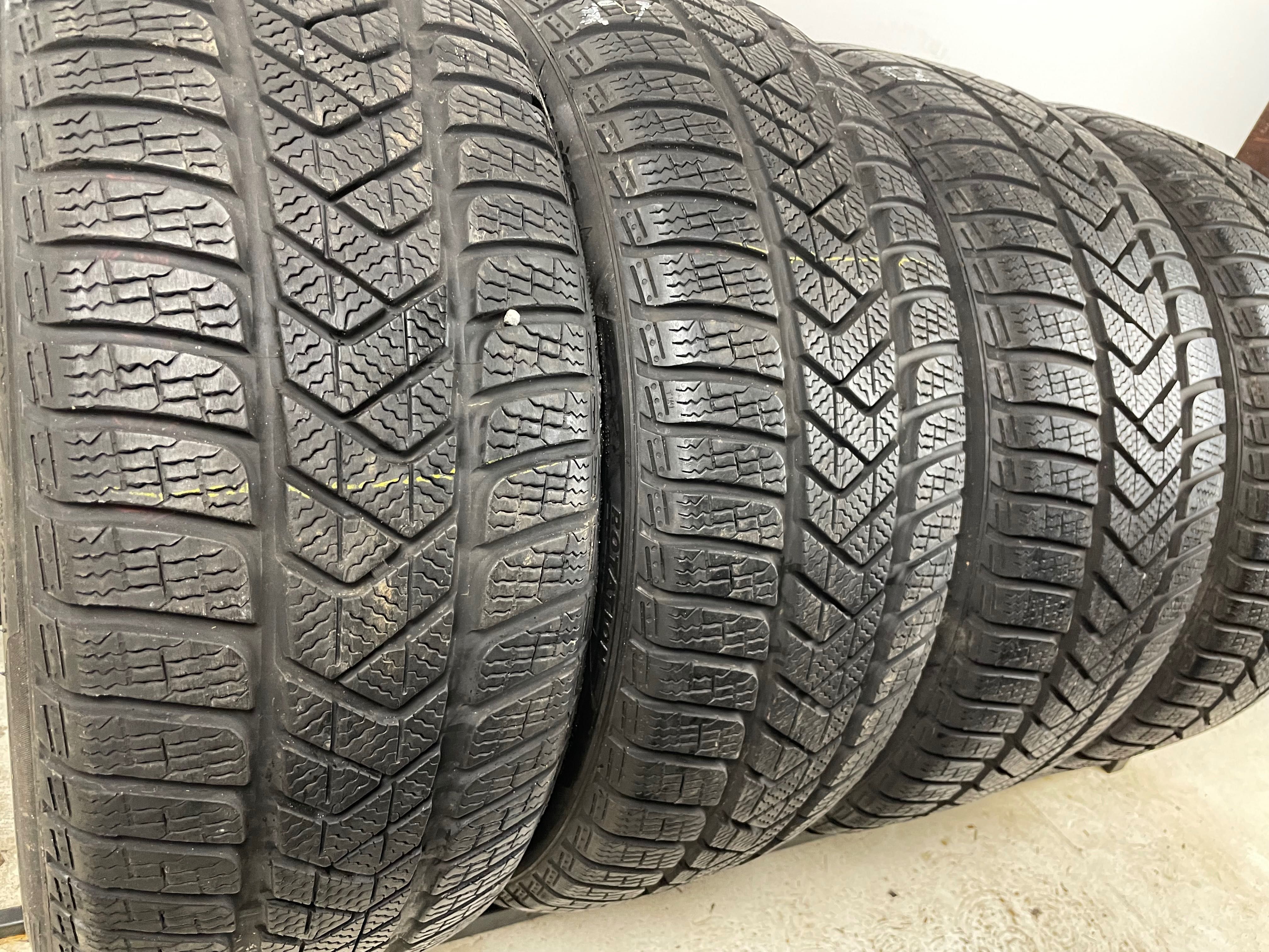 225/40R19 93H 255/35R19 96H Pirelli Sottozero 3 J