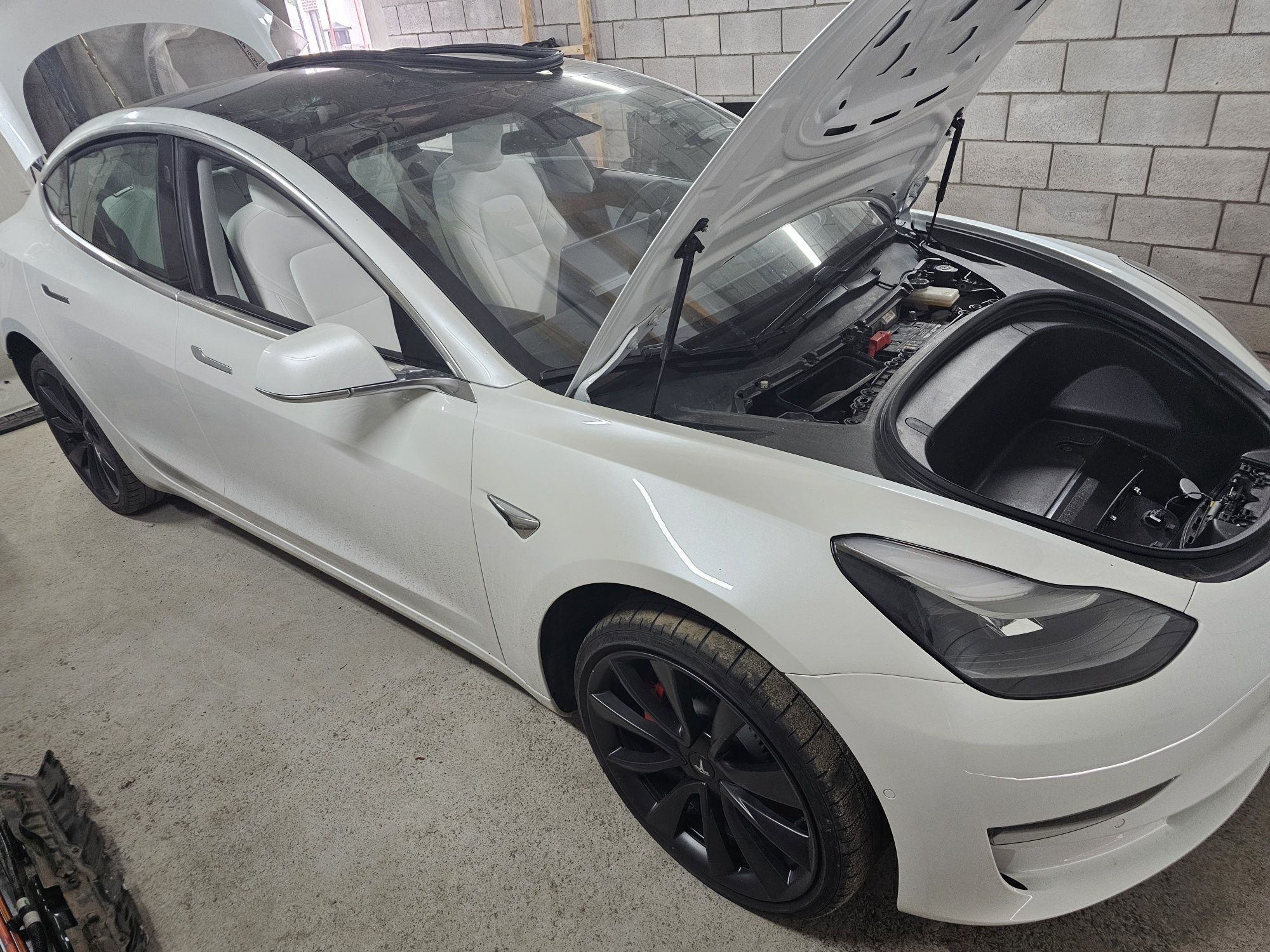 Tesla Model 3 M3 2020 года Разборка Бампер Капот Фары