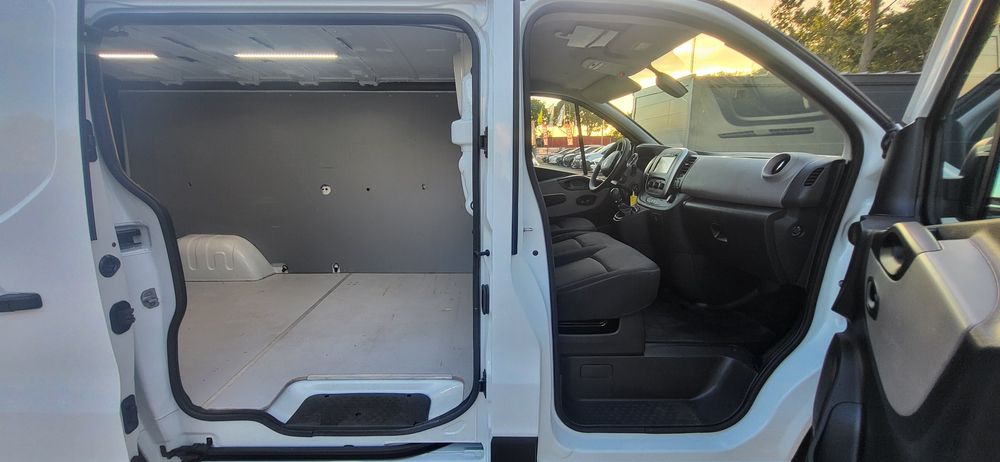 Renault Trafic 2019 Rok L2H1 Long Klima Kamera Navi Alu Servis Fv 23%