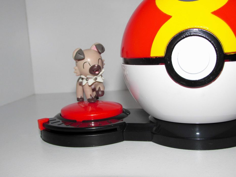 Rockruff + Repeat Ball Pokémon Surprise Attack Game, SA1