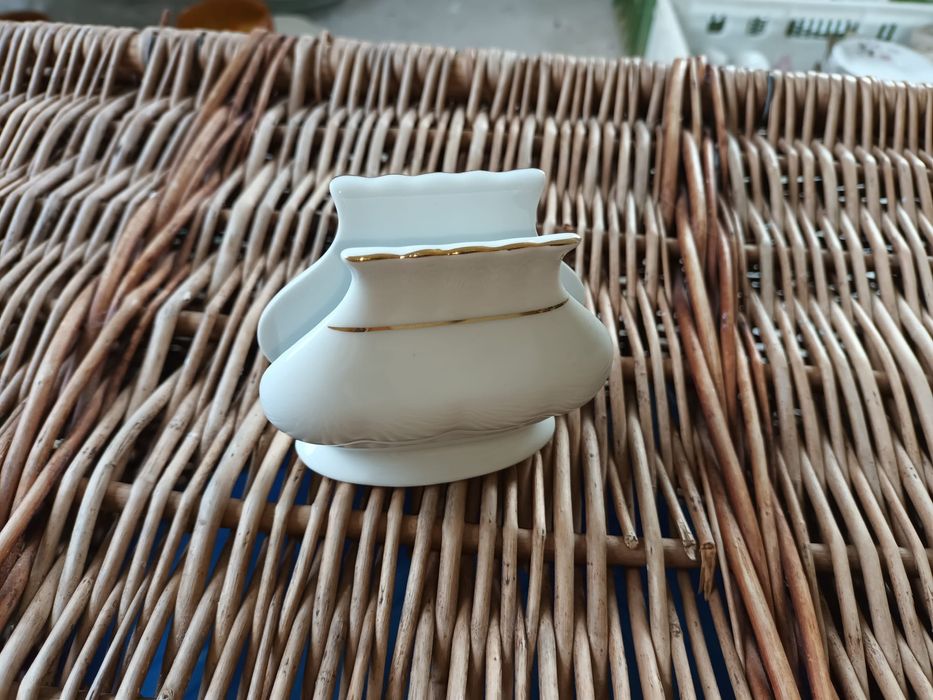 Serwetnik biały ze złotą obwódką ceramika Chodzież