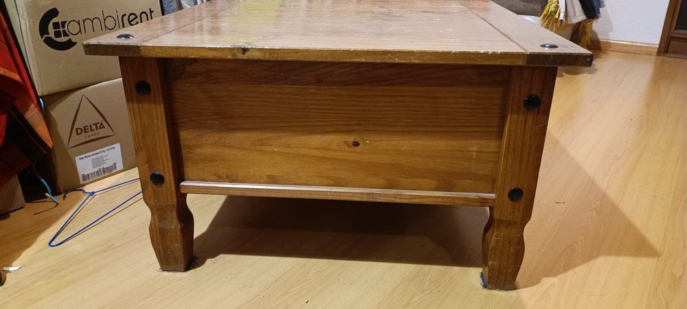 Mesa de centro em madeira