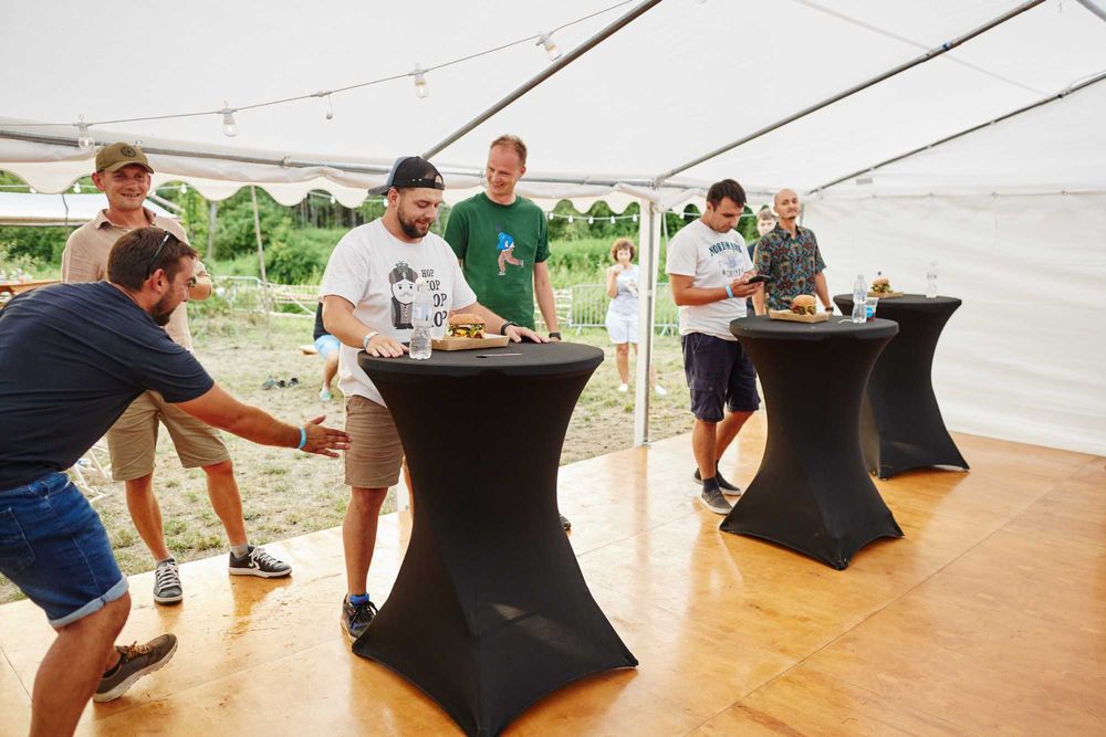 Wypożyczalnia Stoły Krzesła Stoliki koktajlowe Obrusy Zastawa Sztućce