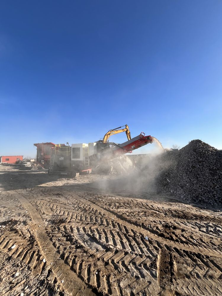 Kruszarka Usługi Kruszarką Wynajem Kruszarki Sandvik Wyburzenia