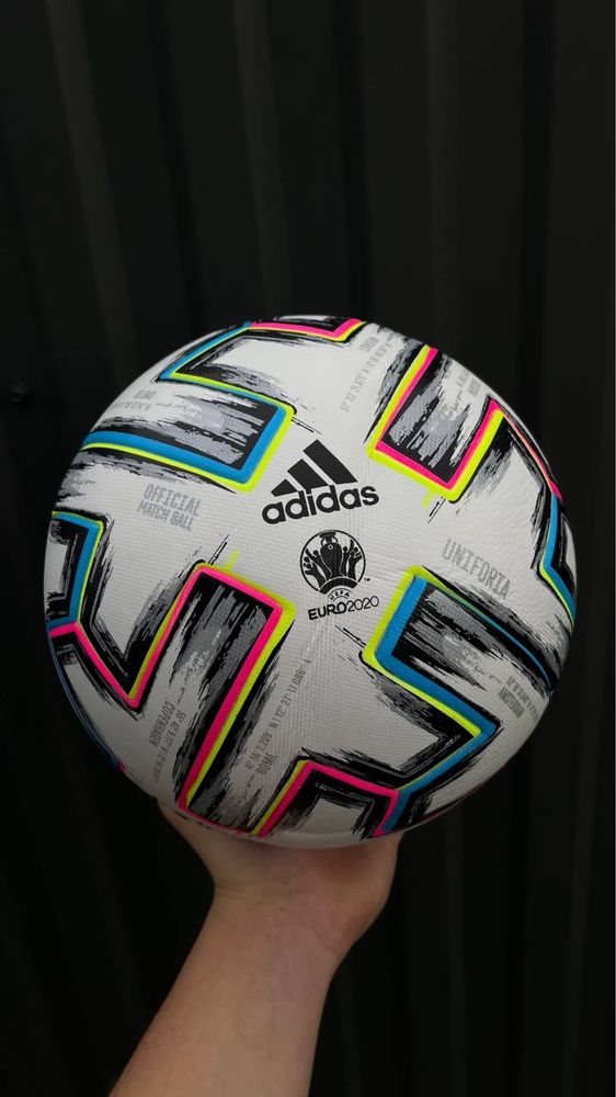 Футбольний м'яч Adidas Uniforia