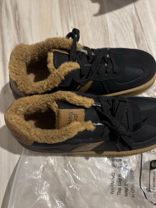 Продаються зимние денские ботинки