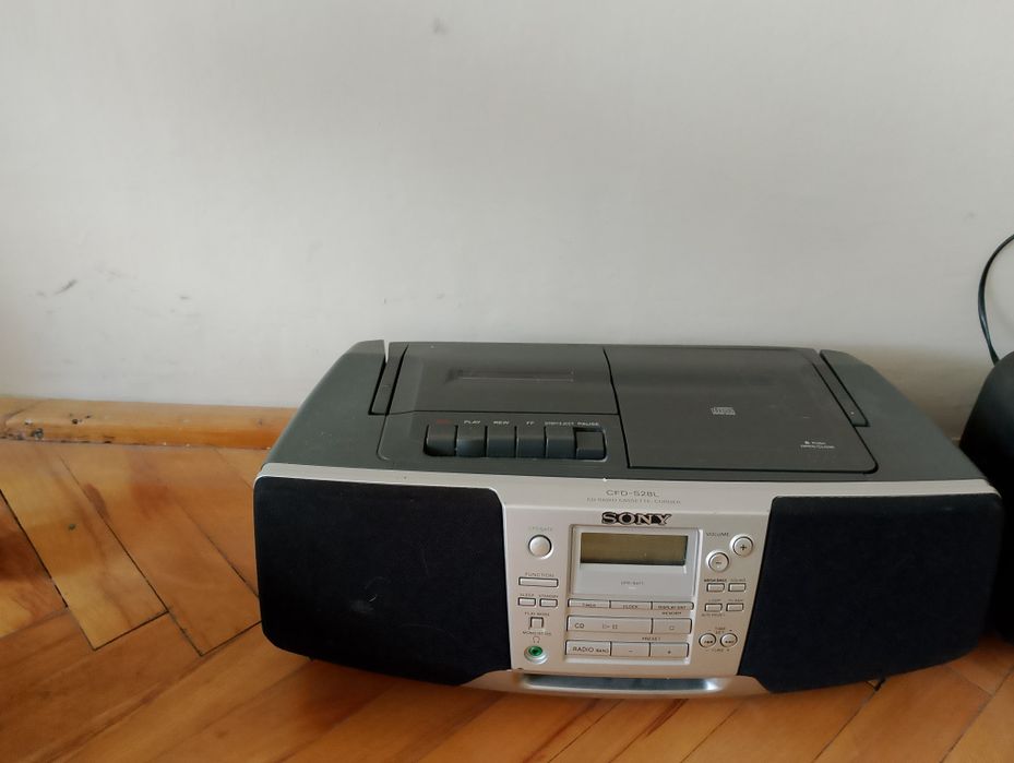 Radiomagnetofon z CD Sony