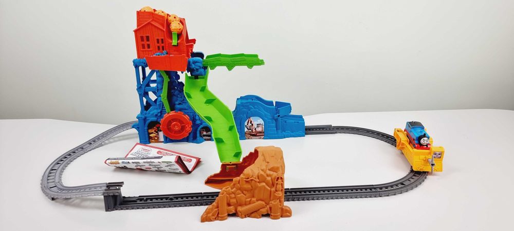 Набор Паровозик Томас и друзья - Железная дорога и Обвал в пещере.