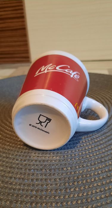Czerwony kubek McCafe Mocha Rocka