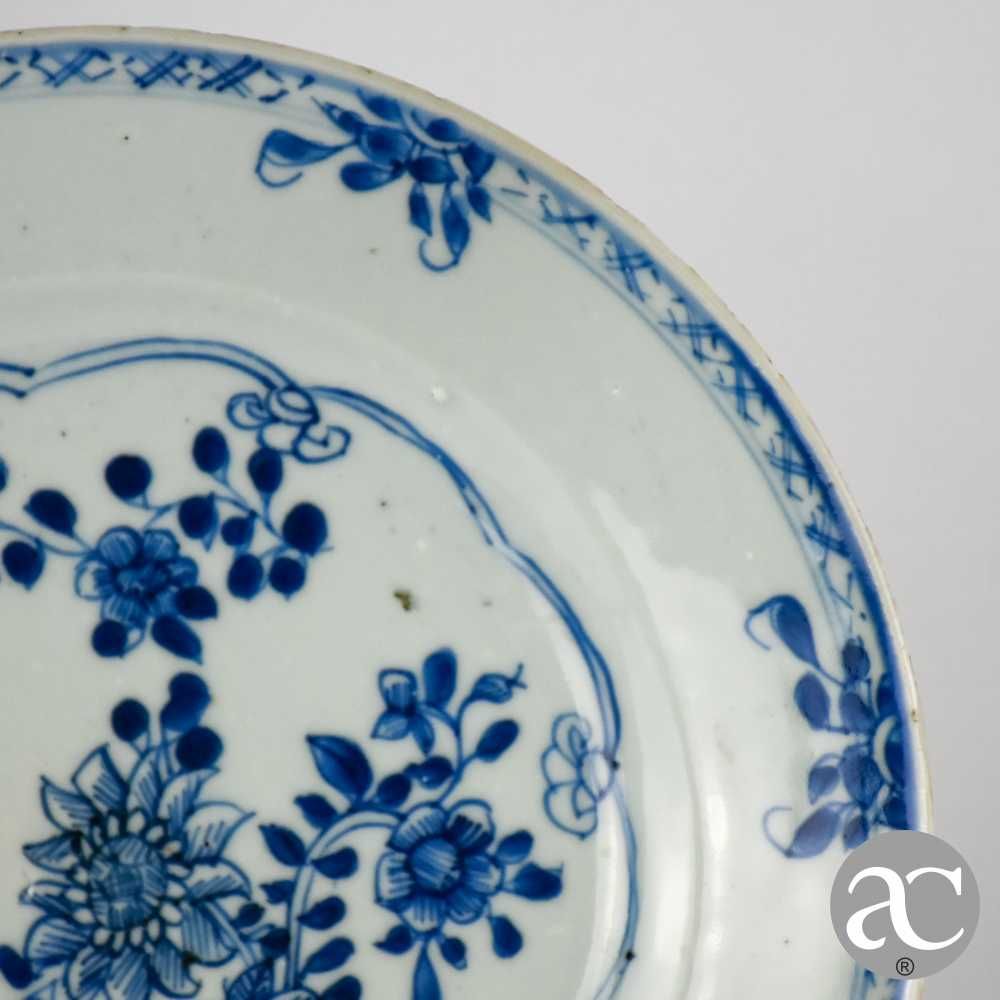 Prato porcelana da China, flores, Dinastia Qing, Qianlong, séc. XVIII